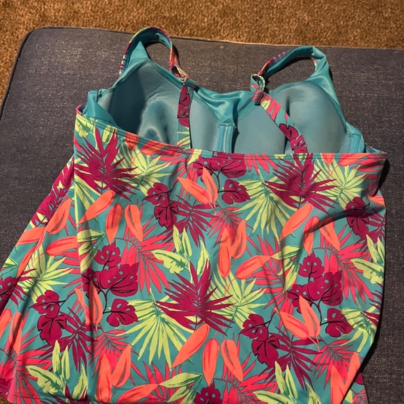 EUC Lands End Underwire Bathing Suit Top- 24W - Picture 2 of 3